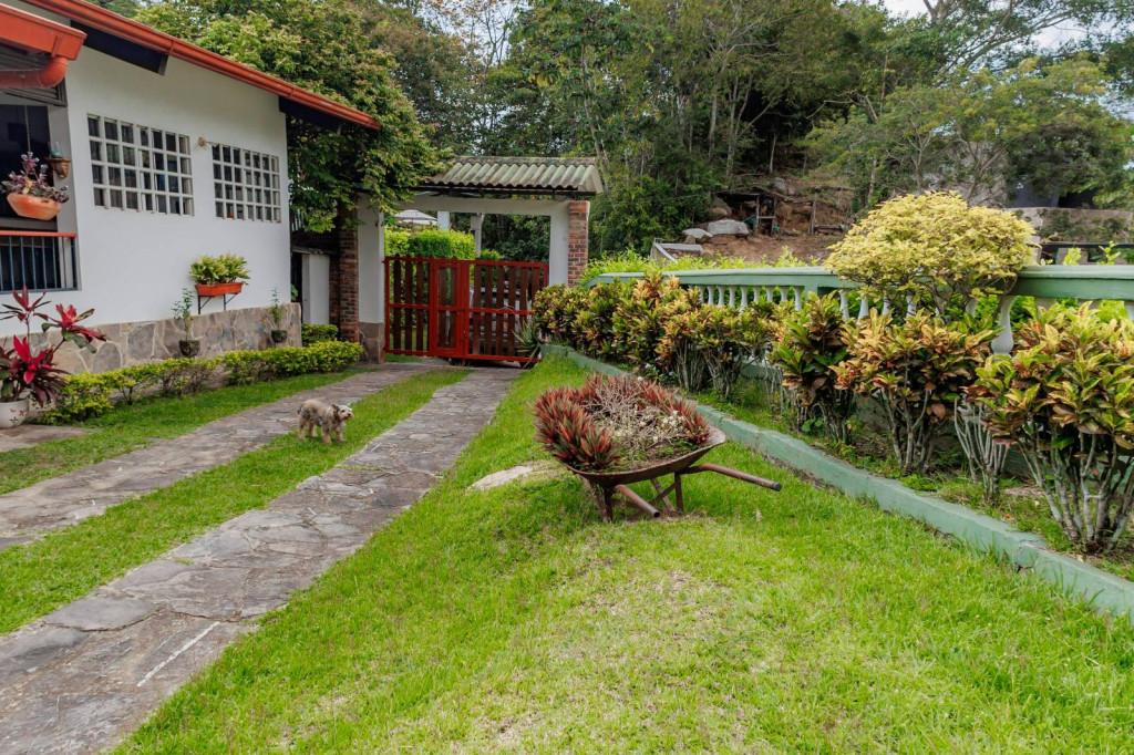 CASA CAMPESTRE en venta en Guaduas, Finca Casaloma en el Salto de Versalles, 344 m²