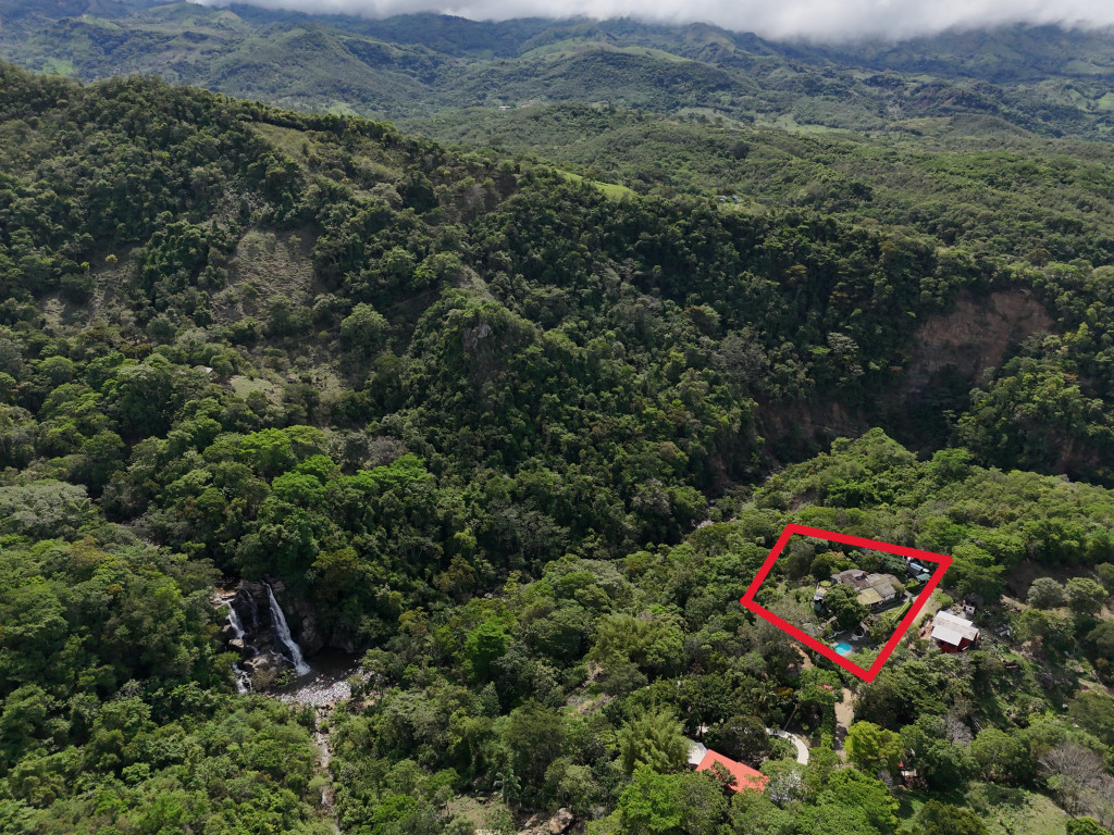 CASA CAMPESTRE en venta en Guaduas, Finca Casaloma en el Salto de Versalles, 344 m²