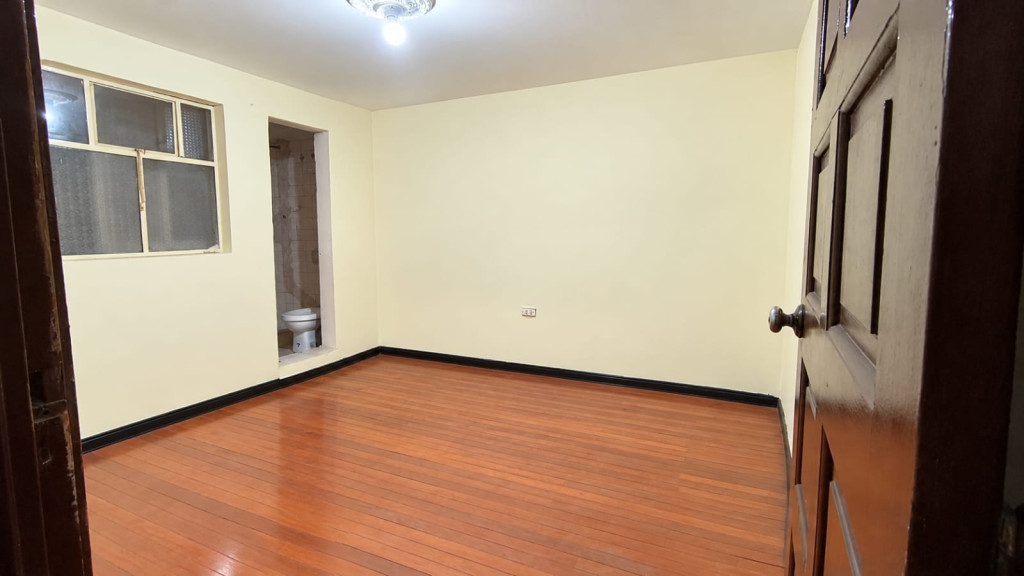 CASALOTE en venta en Bogotá, CL 68 # 70 - 93, La Estrada, 300 m²