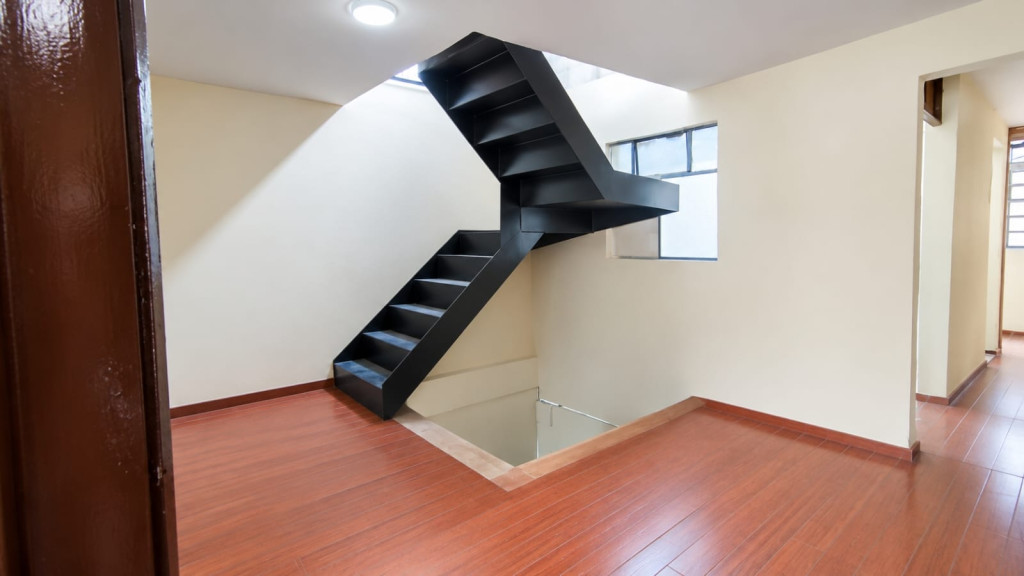 CASALOTE en venta en Bogotá, CL 68 # 70 - 93, La Estrada, 300 m²