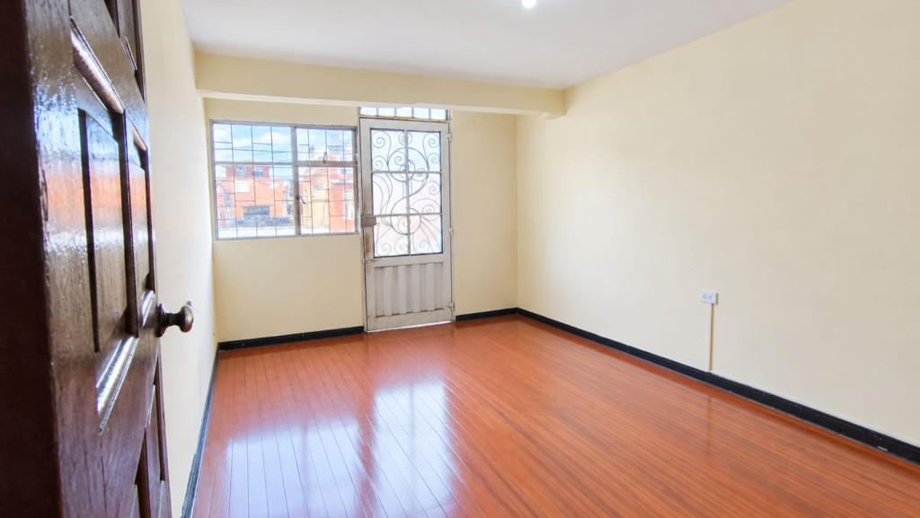CASALOTE en venta en Bogotá, CL 68 # 70 - 93, La Estrada, 300 m²