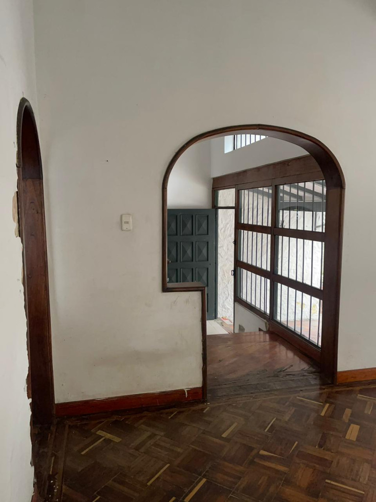 CASA en venta en Bogotá, diagonal 136 # 84-02 Esquinera, 410 m²