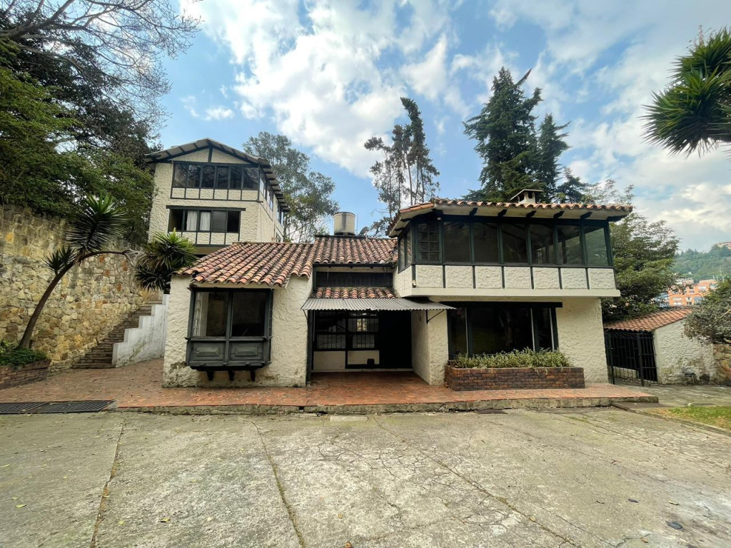 CASA en venta en Bogotá, diagonal 136 # 84-02 Esquinera, 410 m²