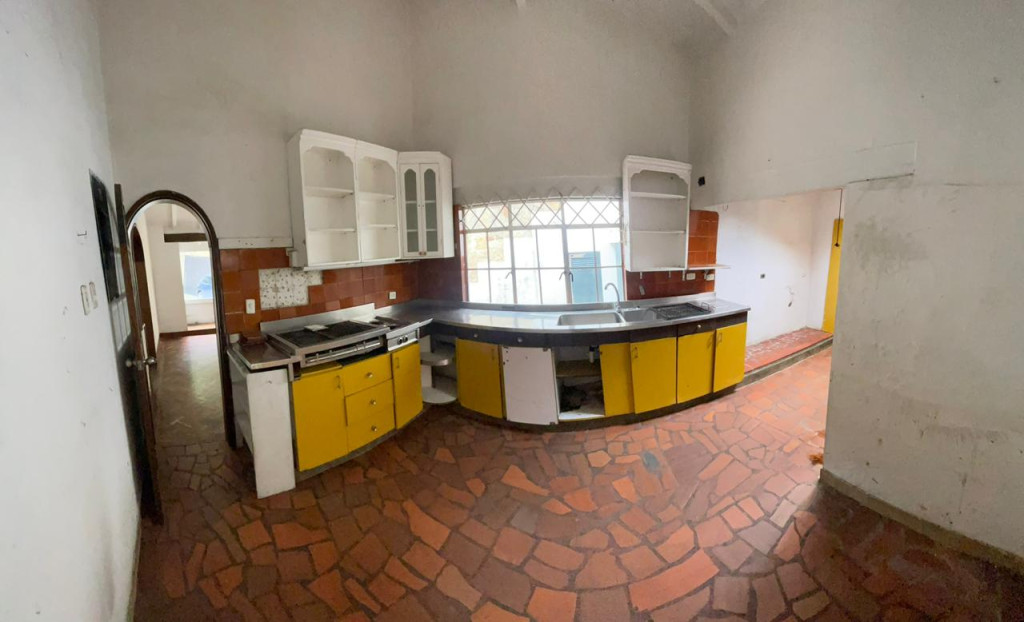 CASA en venta en Bogotá, diagonal 136 # 84-02 Esquinera, 410 m²