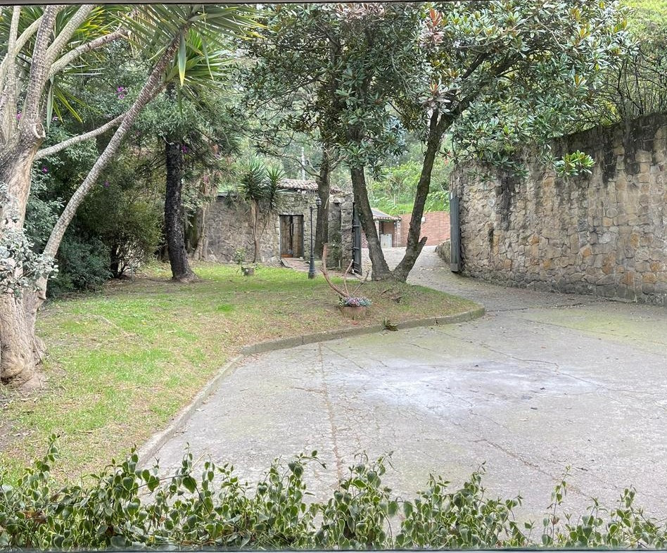 CASA en venta en Bogotá, diagonal 136 # 84-02 Esquinera, 410 m²