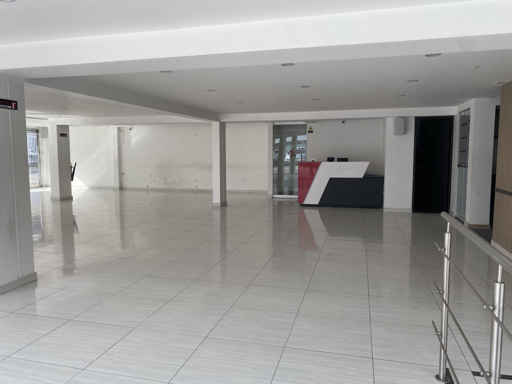 COMERCIAL (CASA PARA COMERCIO) en alquiler en Bogotá, calle 94 #48 -34, 440 m²