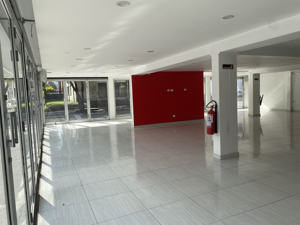 COMERCIAL (CASA PARA COMERCIO) en alquiler en Bogotá, calle 94 #48 -34, 440 m²