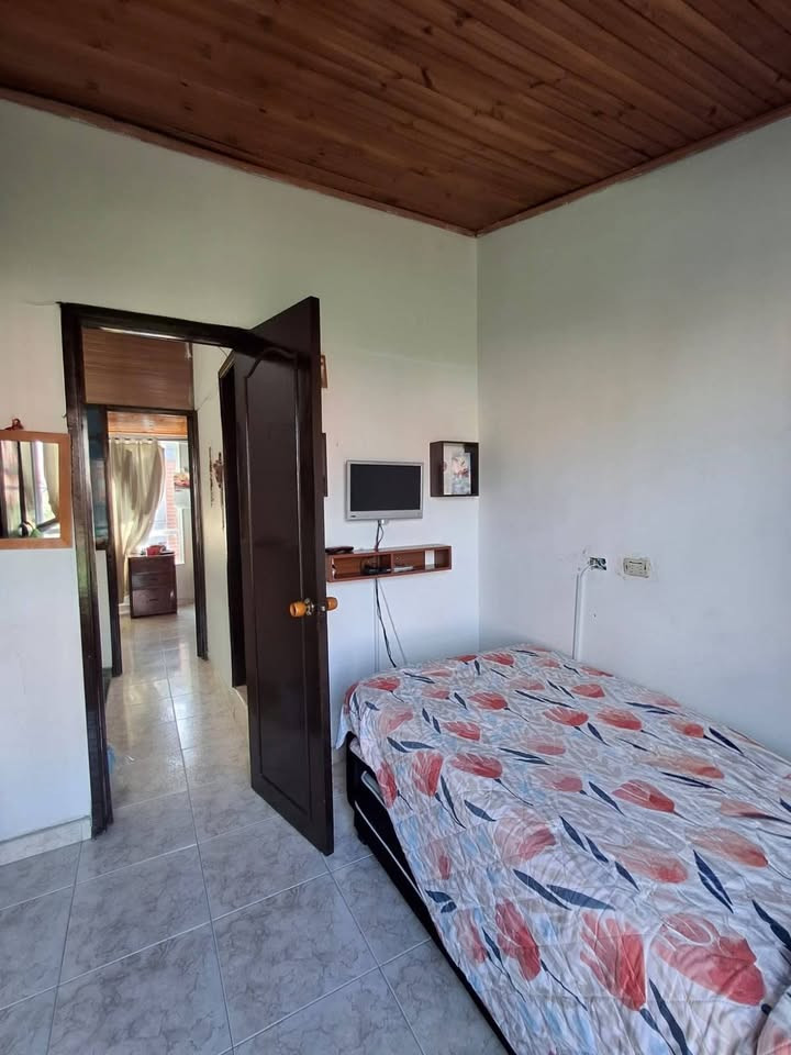 CASA en venta en Bogotá, Av. Boyacá y la Av. Centenario (Calle 13)., 75 m²