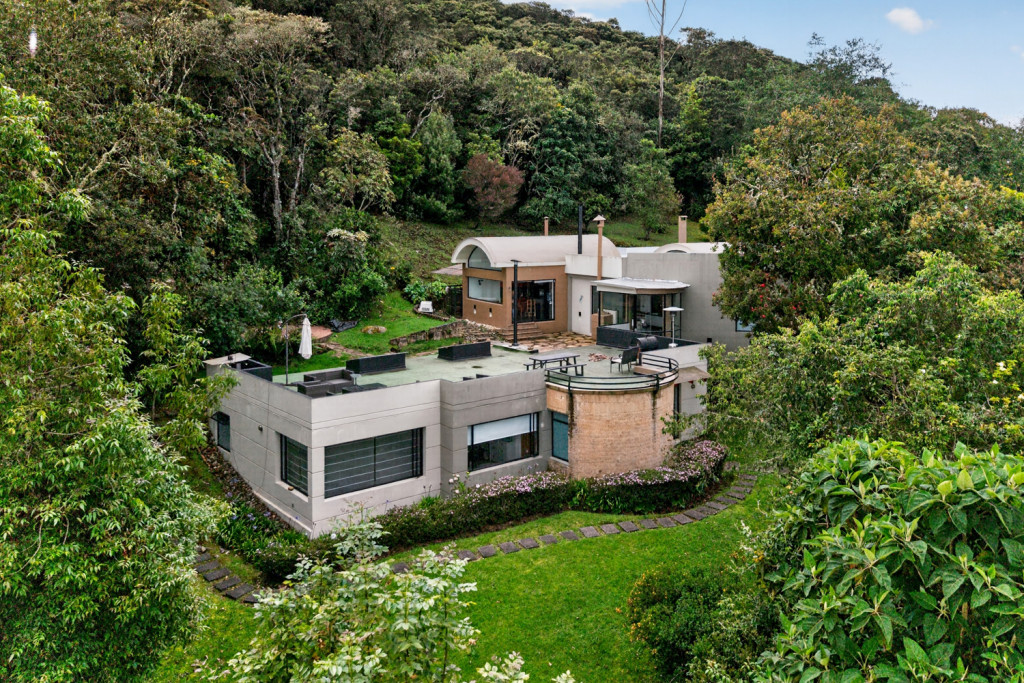 House for sale in La Calera, AGRUPACION ECOLOGICA ALTOS DE POTOSI ETAPA B, 245 m²