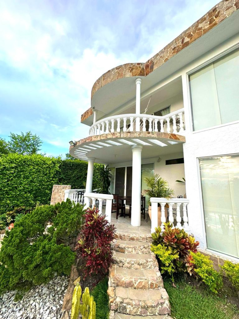 CASA CAMPESTRE en venta en Guadalajara De Buga, vía nacional Guacarí- Buga, 545 m²