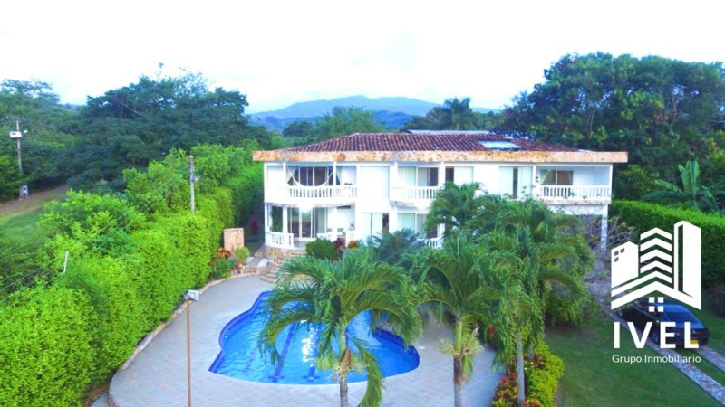 CASA CAMPESTRE en venta en Guadalajara De Buga, vía nacional Guacarí- Buga, 545 m²