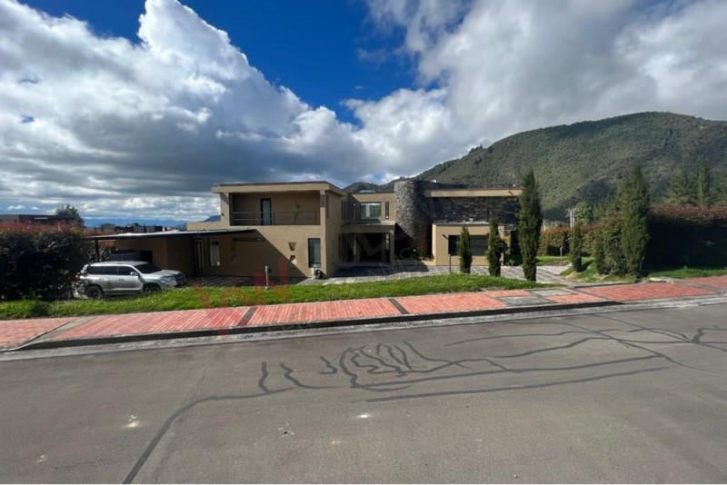 CASA en alquiler en La Calera, Dirección no disponible, 580 m²