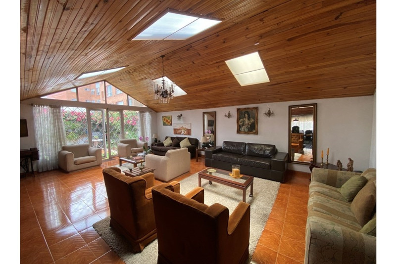 CASA en venta en Bogotá, Calle 135 # 16, 247 m²