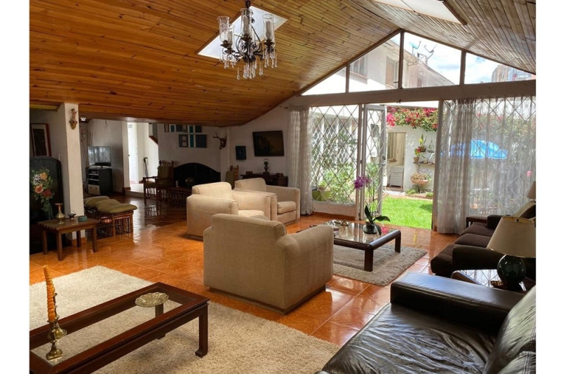 CASA en venta en Bogotá, Calle 135 # 16, 247 m²