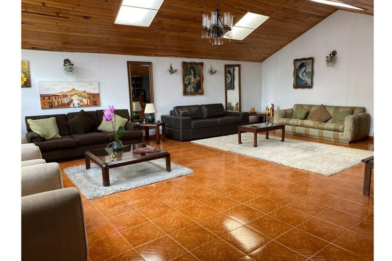 CASA en venta en Bogotá, Calle 135 # 16, 247 m²