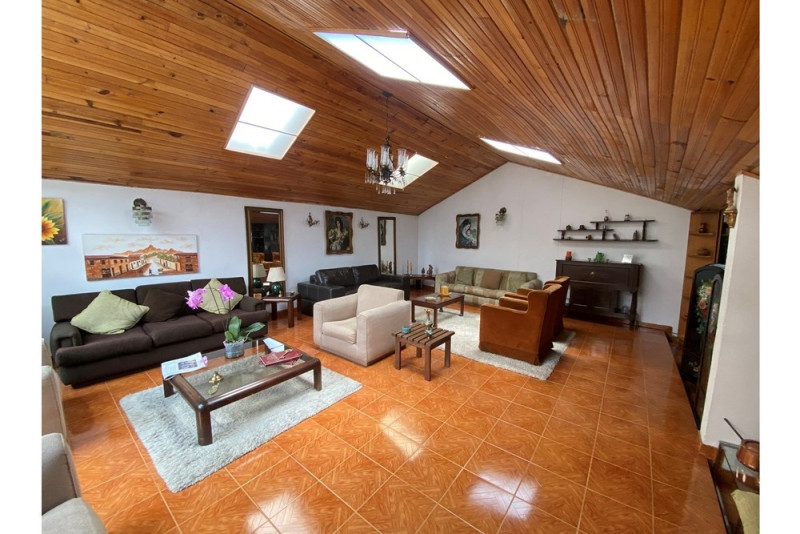 CASA en venta en Bogotá, Calle 135 # 16, 247 m²