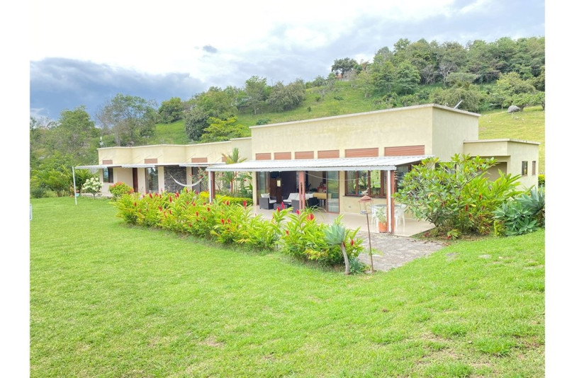 FINCA en venta en El Carmen De Viboral, Arbeláez, 466 m²