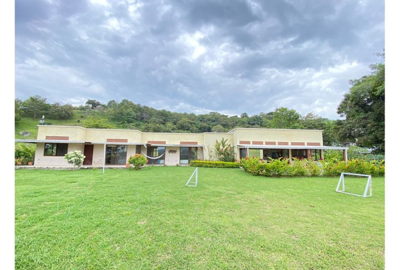 FINCA en venta en El Carmen De Viboral, Arbeláez, 466 m²