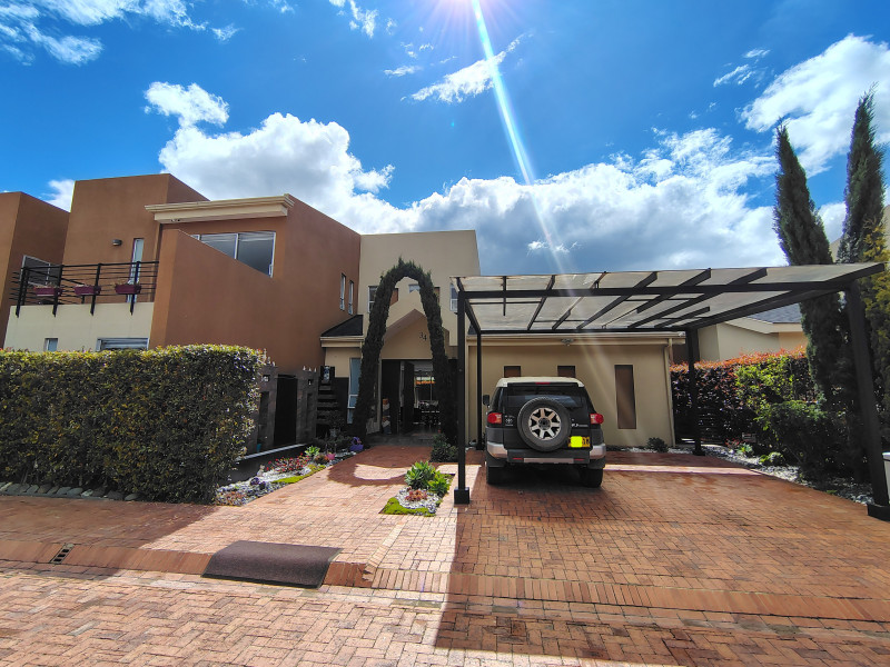 CASA CAMPESTRE en venta en Cajicá, Quintas del Molino, 290 m²