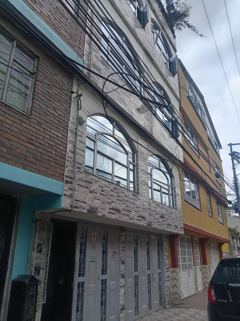 CASA en venta en Bogotá, Calle 66 b 90a 36, 308 m²