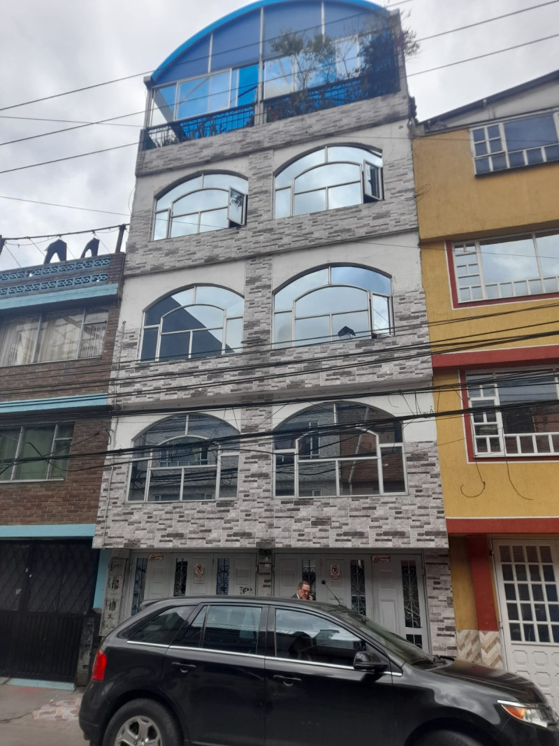 CASA en venta en Bogotá, Calle 66 b 90a 36, 308 m²