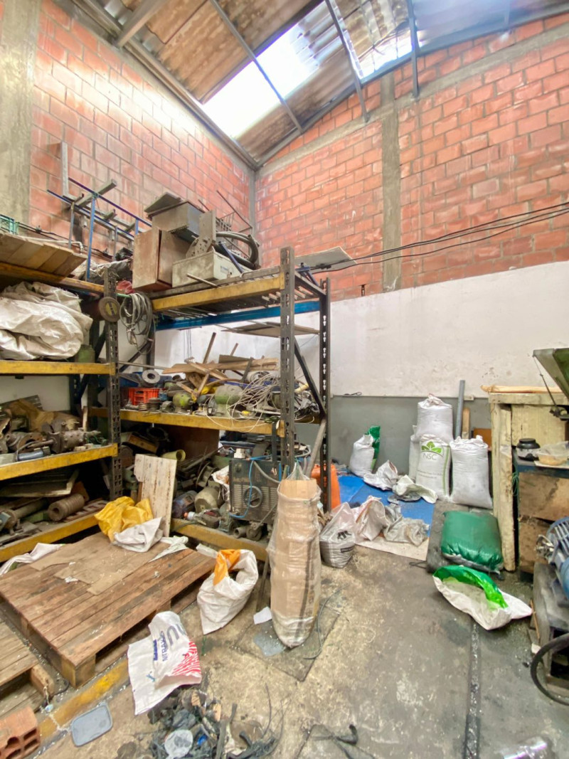 BODEGA en venta en Cali, El troncal, 168 m²