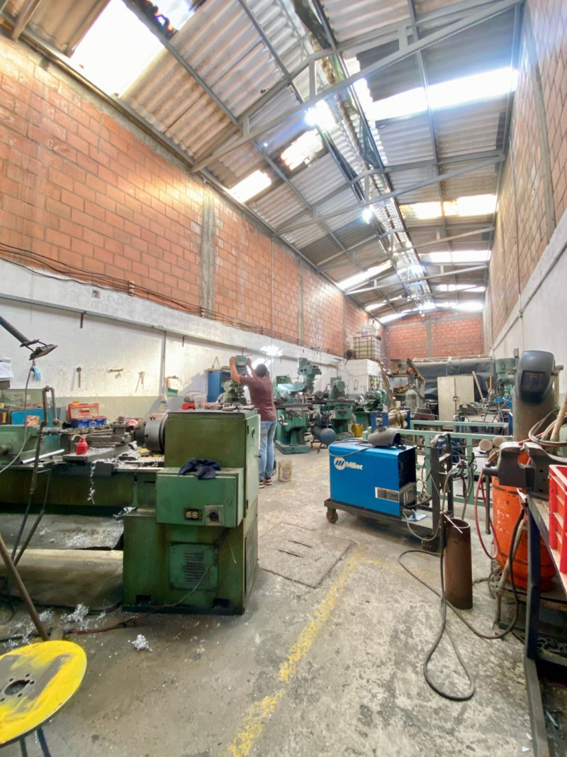 BODEGA en venta en Cali, El troncal, 168 m²