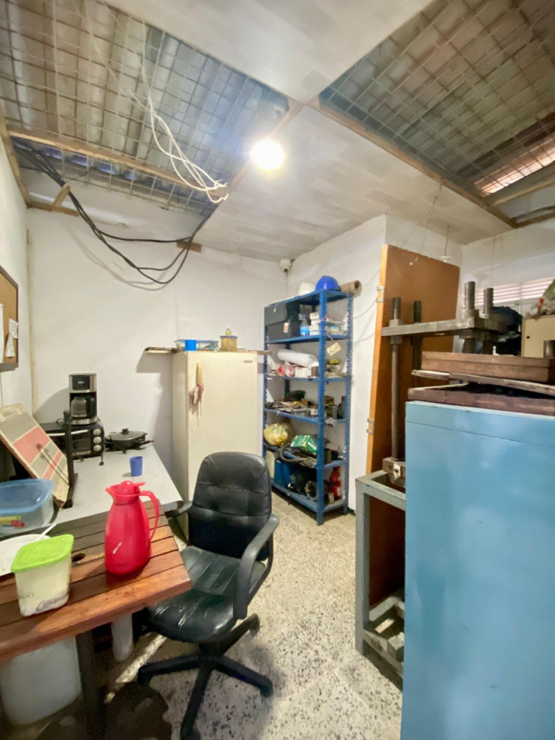 BODEGA en venta en Cali, El troncal, 168 m²