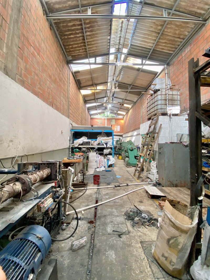 BODEGA en venta en Cali, El troncal, 168 m²