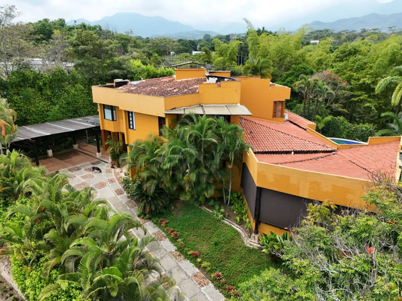 CASA CAMPESTRE en venta en Cali, Condominio Altos del Lili, 688 m²