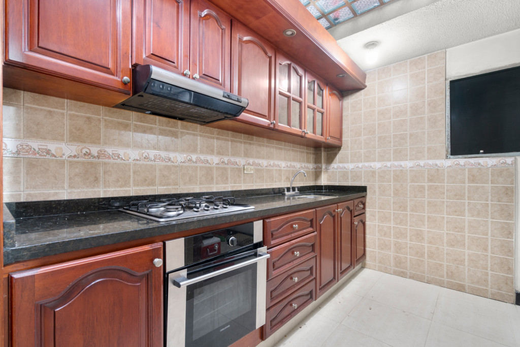 CASA en venta en Bogotá, Carrera 80 A Bis # 13 -21, 308 m²