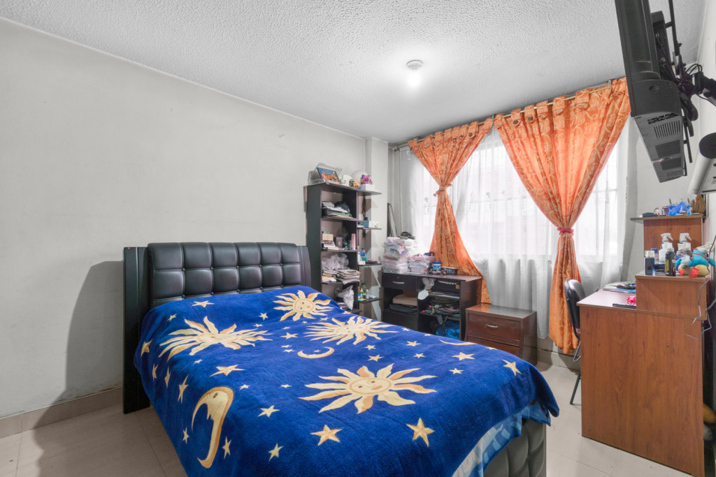 CASA en venta en Bogotá, Carrera 80 A Bis # 13 -21, 308 m²