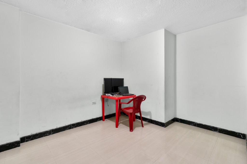 CASA en venta en Bogotá, Carrera 80 A Bis # 13 -21, 308 m²