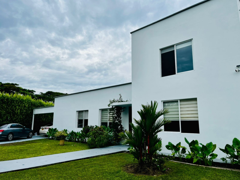 CASA CAMPESTRE en venta en Cali, Dirección no disponible, 275 m²