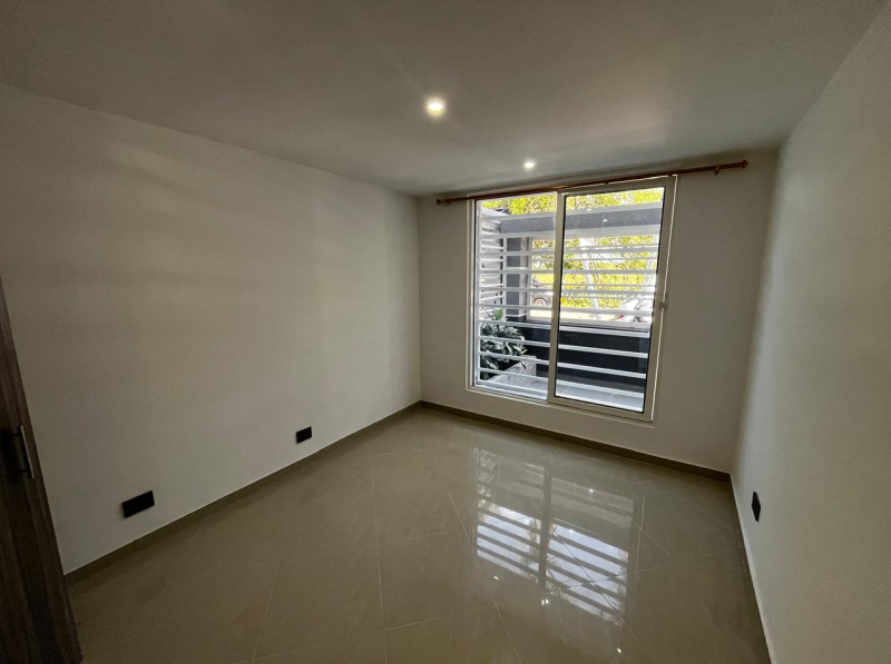 CASA en venta en Cali, Dirección no disponible, 250 m²