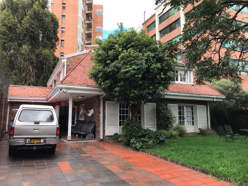 CASA en venta en Bogotá, carrera17A # 127-14, 335 m²