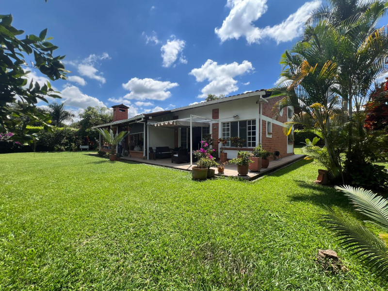 CASA CAMPESTRE en venta en Pereira, Campiñas de combia, casa 71, 341 m²
