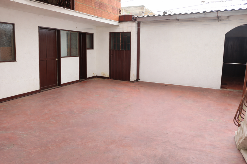 COMMERCIAL PROPERTY (HOUSE FOR COMMERCIAL USE) in Bogotá 2