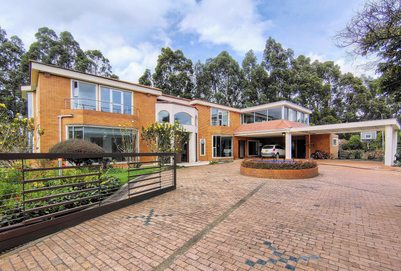 CASA en venta en Bogotá, Calle 238 # 77, 800 m²