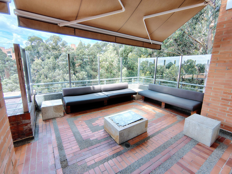 APARTAMENTO en alquiler en Bogotá, Dirección no disponible, 437 m²