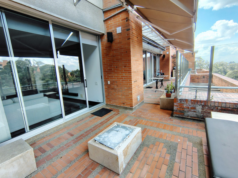 APARTAMENTO en alquiler en Bogotá, Dirección no disponible, 437 m²