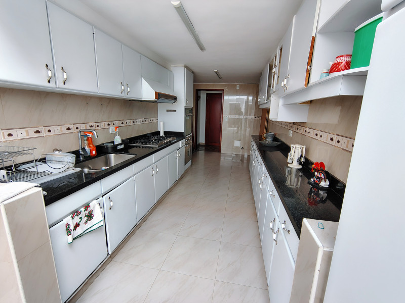 CASA en venta en Bogotá, Carrera 12 No. 109, 268 m²