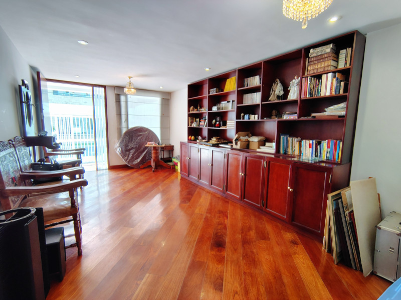 CASA en venta en Bogotá, Carrera 12 No. 109, 268 m²