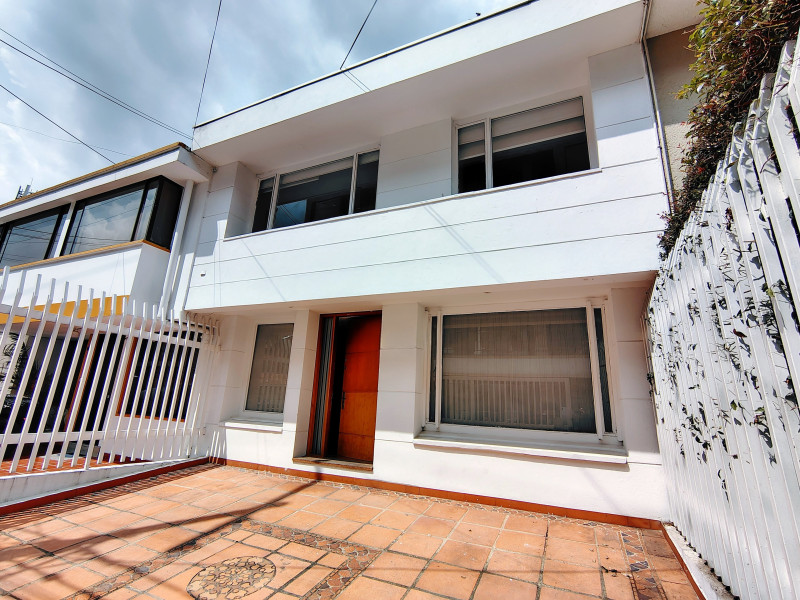 CASA en venta en Bogotá, Carrera 12 No. 109, 268 m²