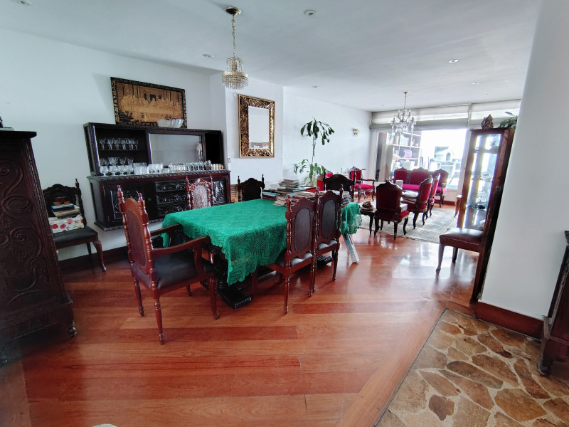 CASA en venta en Bogotá, Carrera 12 No. 109, 268 m²