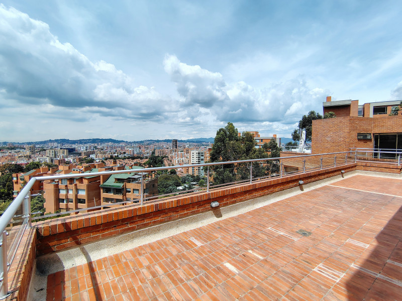 APARTAMENTO en venta en Bogotá, Calle 142 # 6, 392 m²