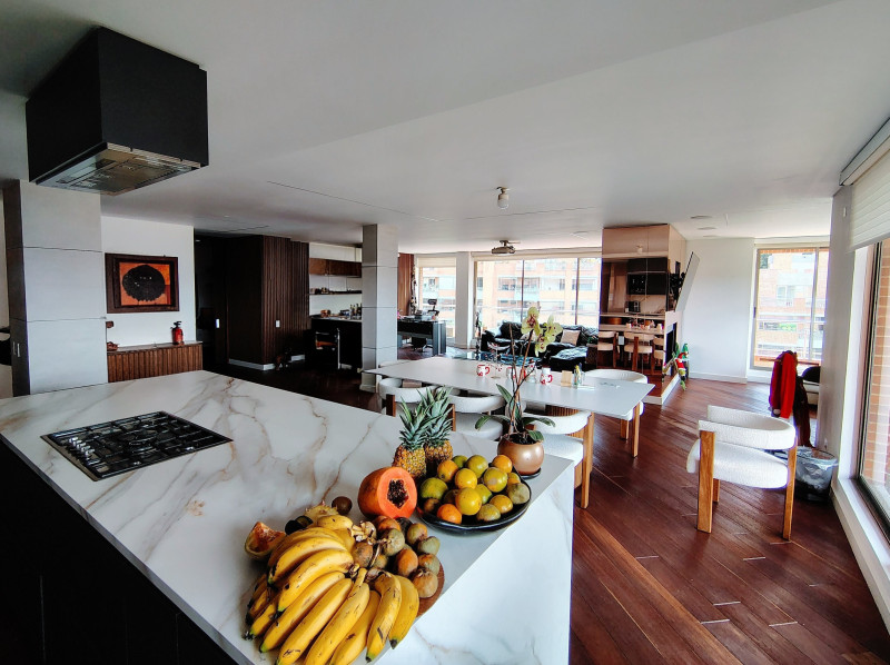APARTAMENTO en venta en Bogotá, Calle 142 # 6, 392 m²