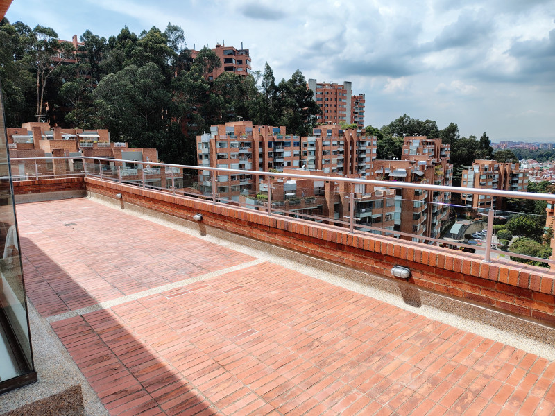APARTAMENTO en venta en Bogotá, Calle 142 # 6, 392 m²