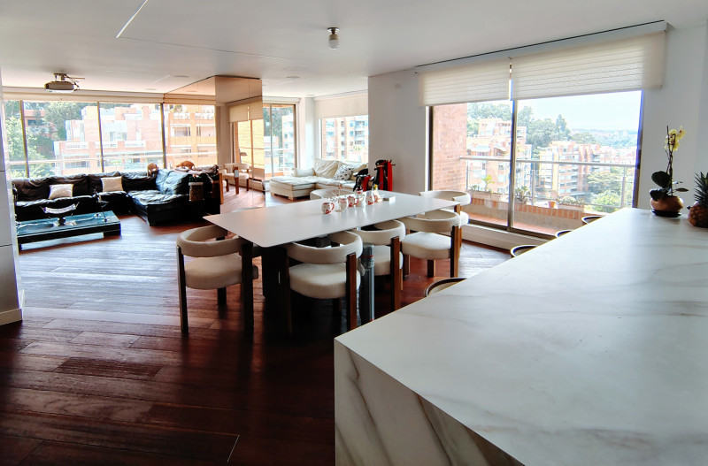 APARTAMENTO en venta en Bogotá, Calle 142 # 6, 392 m²