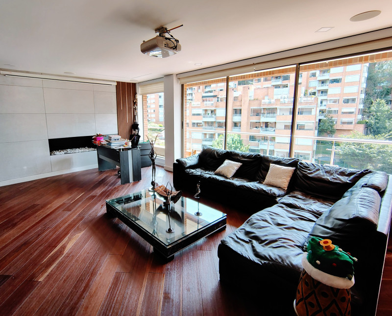 APARTAMENTO en venta en Bogotá, Calle 142 # 6, 392 m²